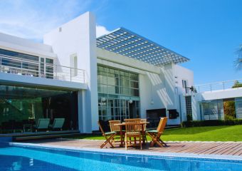 Uma casa em terreno rústico já é uma opção